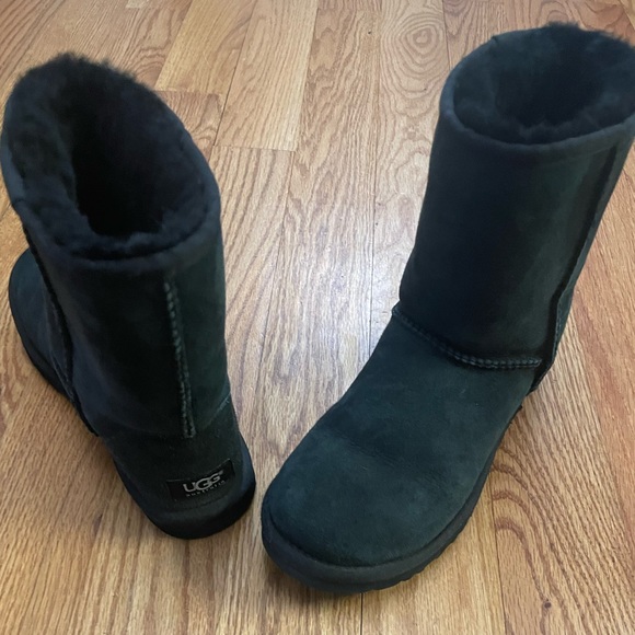 Classic UGG short boots - Picture 2 of 7
